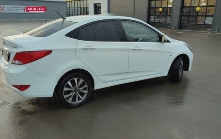 Hyundai Solaris II рестайлинг, 2015 год, 920 000 рублей, 4 фотография