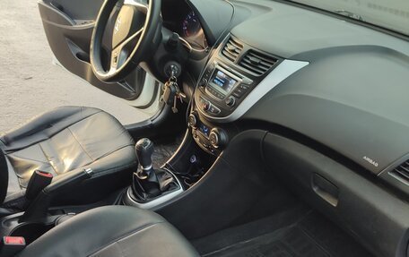 Hyundai Solaris II рестайлинг, 2015 год, 920 000 рублей, 14 фотография