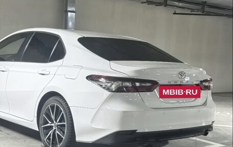 Toyota Camry, 2022 год, 3 600 000 рублей, 2 фотография