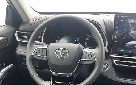 Toyota Highlander, 2025 год, 5 990 000 рублей, 20 фотография