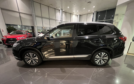 Mitsubishi Outlander III рестайлинг 3, 2021 год, 2 652 000 рублей, 10 фотография