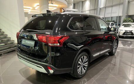 Mitsubishi Outlander III рестайлинг 3, 2021 год, 2 652 000 рублей, 6 фотография