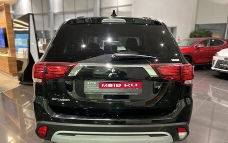 Mitsubishi Outlander III рестайлинг 3, 2021 год, 2 652 000 рублей, 7 фотография