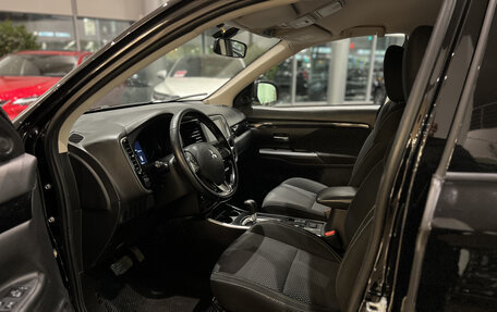 Mitsubishi Outlander III рестайлинг 3, 2021 год, 2 652 000 рублей, 20 фотография