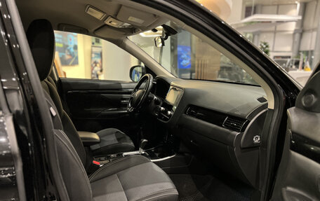 Mitsubishi Outlander III рестайлинг 3, 2021 год, 2 652 000 рублей, 13 фотография