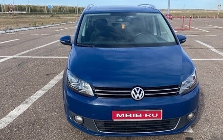 Volkswagen Touran III, 2012 год, 1 050 000 рублей, 1 фотография