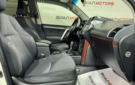 Toyota Land Cruiser Prado 150 рестайлинг 2, 2015 год, 3 650 000 рублей, 8 фотография