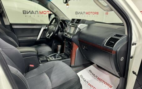 Toyota Land Cruiser Prado 150 рестайлинг 2, 2015 год, 3 650 000 рублей, 14 фотография