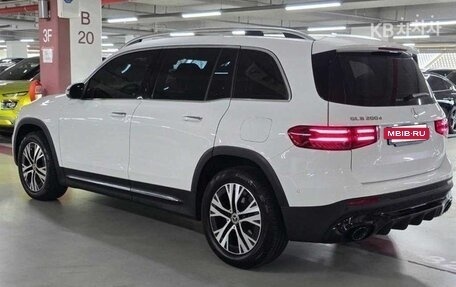 Mercedes-Benz GLB, 2024 год, 3 500 000 рублей, 4 фотография