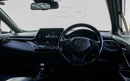 Toyota C-HR I рестайлинг, 2017 год, 2 149 000 рублей, 8 фотография