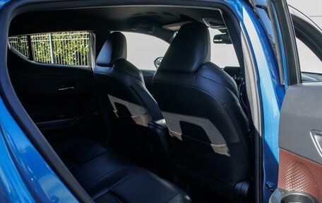 Toyota C-HR I рестайлинг, 2017 год, 2 149 000 рублей, 13 фотография