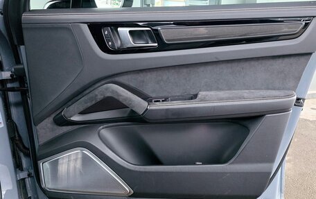 Porsche Cayenne III, 2022 год, 19 990 000 рублей, 26 фотография