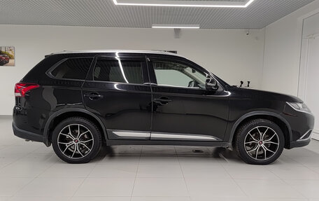 Mitsubishi Outlander III рестайлинг 3, 2018 год, 1 822 000 рублей, 4 фотография