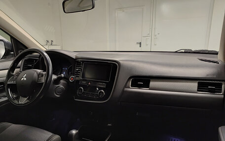 Mitsubishi Outlander III рестайлинг 3, 2018 год, 1 822 000 рублей, 11 фотография