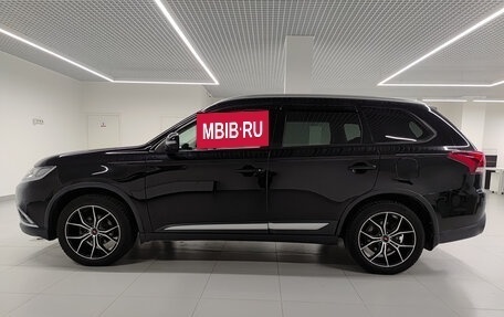 Mitsubishi Outlander III рестайлинг 3, 2018 год, 1 822 000 рублей, 8 фотография
