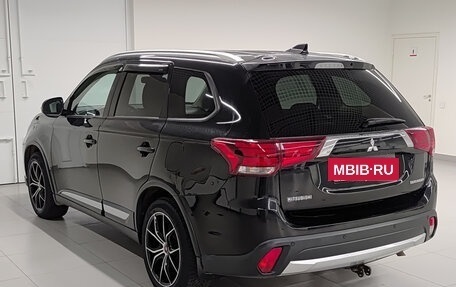 Mitsubishi Outlander III рестайлинг 3, 2018 год, 1 822 000 рублей, 7 фотография