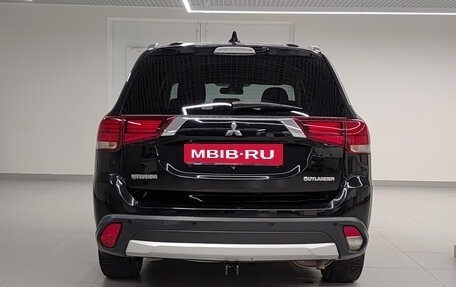 Mitsubishi Outlander III рестайлинг 3, 2018 год, 1 822 000 рублей, 6 фотография