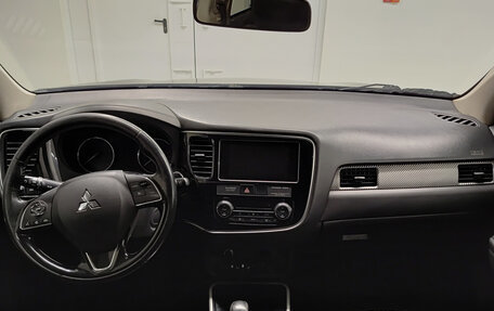 Mitsubishi Outlander III рестайлинг 3, 2018 год, 1 822 000 рублей, 14 фотография