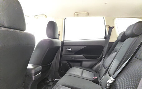 Mitsubishi Outlander III рестайлинг 3, 2018 год, 1 822 000 рублей, 12 фотография