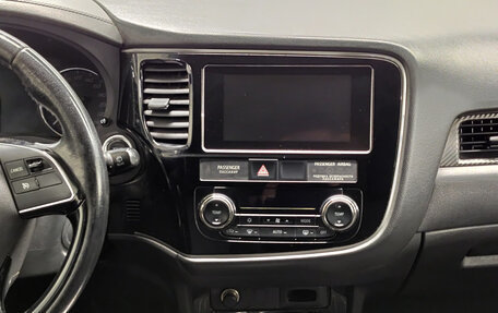 Mitsubishi Outlander III рестайлинг 3, 2018 год, 1 822 000 рублей, 15 фотография