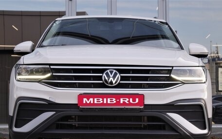 Volkswagen Tiguan II, 2021 год, 2 470 000 рублей, 2 фотография