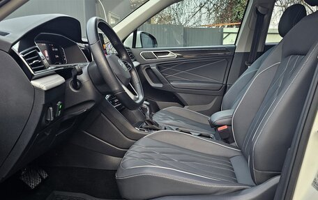 Volkswagen Tiguan II, 2021 год, 2 470 000 рублей, 14 фотография