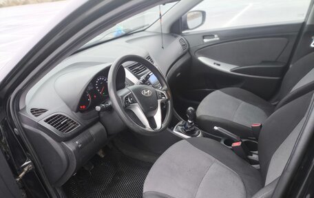 Hyundai Solaris II рестайлинг, 2011 год, 470 000 рублей, 19 фотография