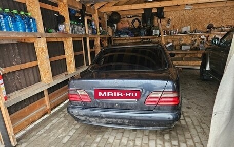 Mercedes-Benz E-Класс, 2000 год, 450 000 рублей, 3 фотография