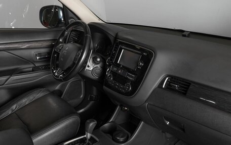 Mitsubishi Outlander III рестайлинг 3, 2015 год, 1 708 700 рублей, 3 фотография