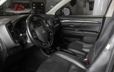Mitsubishi Outlander III рестайлинг 3, 2015 год, 1 708 700 рублей, 17 фотография