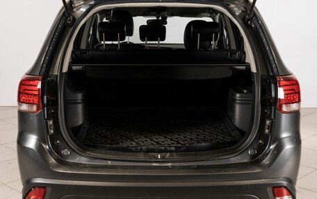 Mitsubishi Outlander III рестайлинг 3, 2015 год, 1 708 700 рублей, 16 фотография