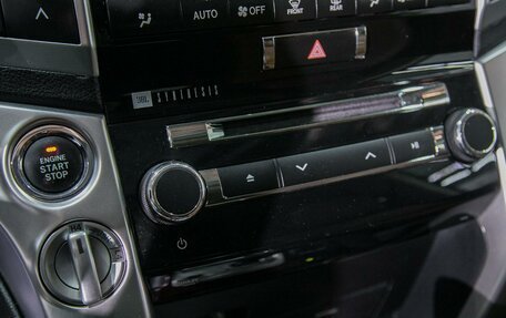 Toyota Land Cruiser 200, 2014 год, 3 599 000 рублей, 27 фотография