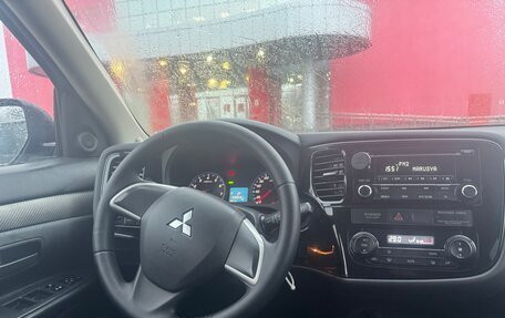 Mitsubishi Outlander III рестайлинг 3, 2014 год, 1 415 000 рублей, 7 фотография