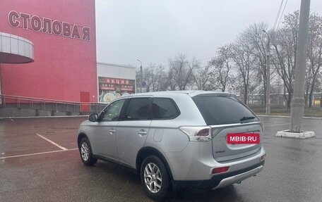 Mitsubishi Outlander III рестайлинг 3, 2014 год, 1 415 000 рублей, 5 фотография