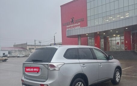 Mitsubishi Outlander III рестайлинг 3, 2014 год, 1 415 000 рублей, 4 фотография