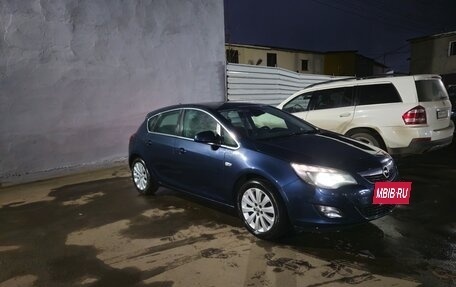Opel Astra J, 2011 год, 730 000 рублей, 2 фотография