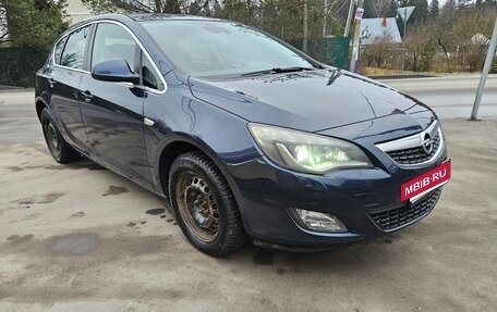 Opel Astra J, 2011 год, 730 000 рублей, 3 фотография