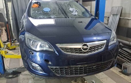 Opel Astra J, 2011 год, 730 000 рублей, 34 фотография