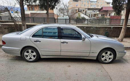 Mercedes-Benz E-Класс, 2001 год, 610 000 рублей, 2 фотография