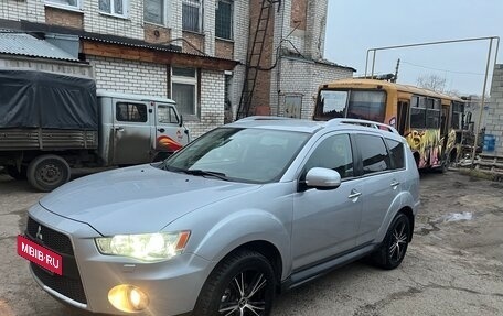 Mitsubishi Outlander III рестайлинг 3, 2010 год, 1 330 000 рублей, 2 фотография