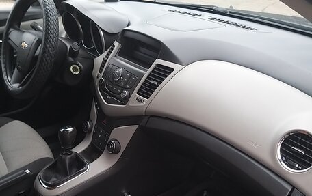 Chevrolet Cruze II, 2011 год, 970 000 рублей, 11 фотография