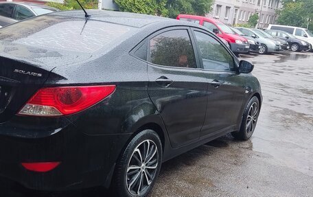 Hyundai Solaris II рестайлинг, 2011 год, 600 000 рублей, 4 фотография