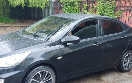 Hyundai Solaris II рестайлинг, 2011 год, 600 000 рублей, 3 фотография