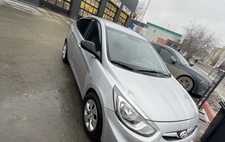 Hyundai Solaris II рестайлинг, 2013 год, 415 000 рублей, 8 фотография