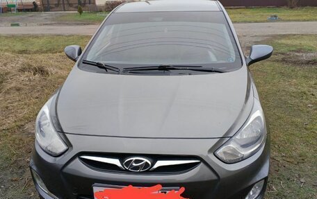 Hyundai Solaris II рестайлинг, 2012 год, 680 000 рублей, 3 фотография