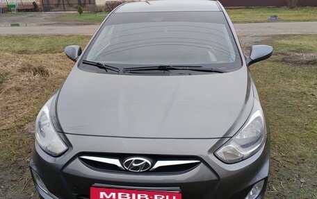 Hyundai Solaris II рестайлинг, 2012 год, 680 000 рублей, 11 фотография