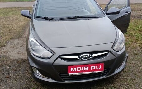 Hyundai Solaris II рестайлинг, 2012 год, 680 000 рублей, 14 фотография