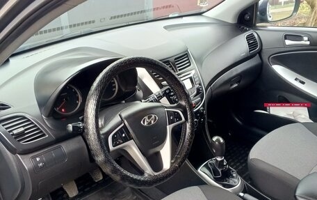 Hyundai Solaris II рестайлинг, 2012 год, 680 000 рублей, 18 фотография