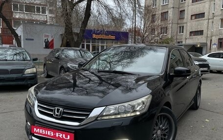 Honda Accord IX рестайлинг, 2013 год, 1 850 000 рублей, 24 фотография