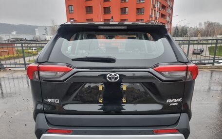 Toyota RAV4, 2025 год, 4 090 000 рублей, 3 фотография
